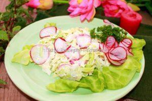 витаминный салат с редиской