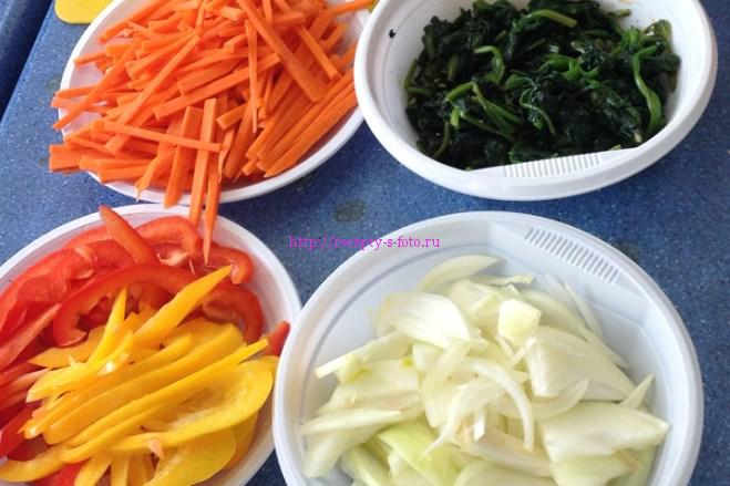 нарезаем овощи для блюда