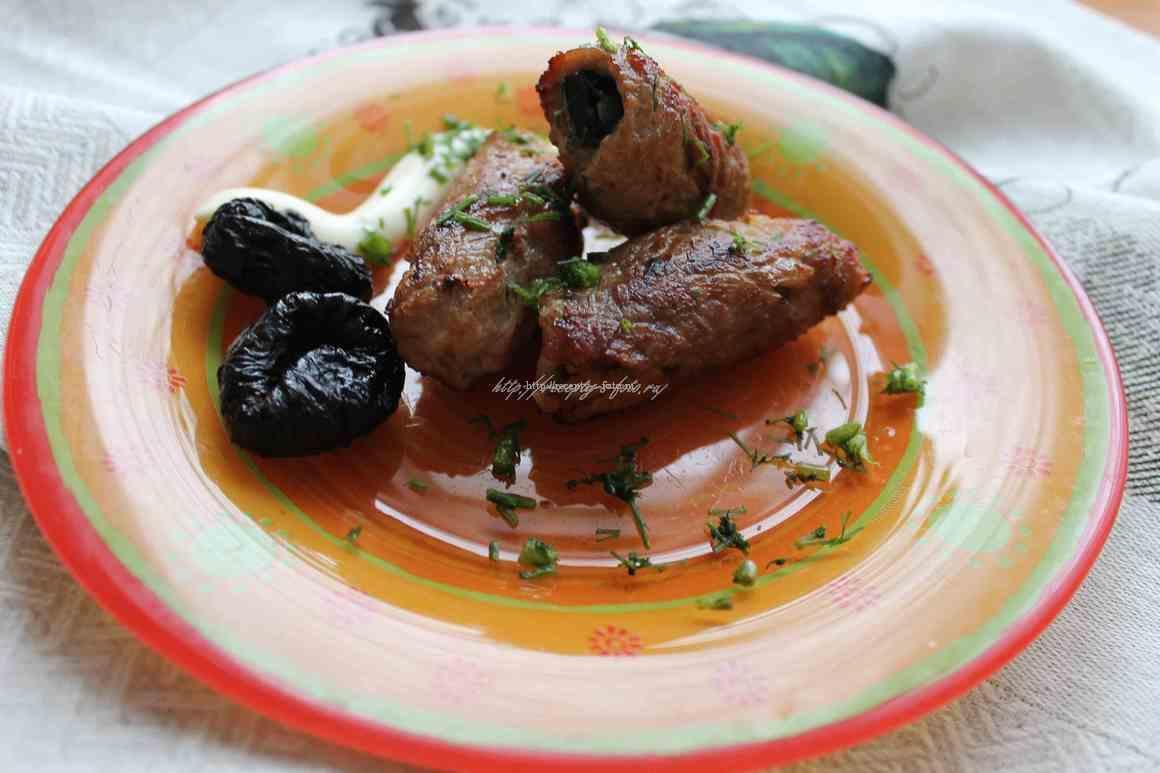 Мясные рулетики с черносливом