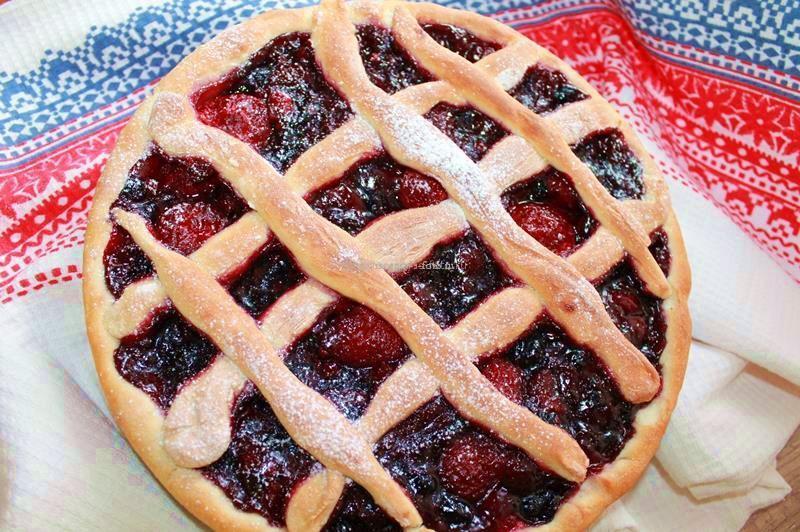 постный пирог с ягодами
