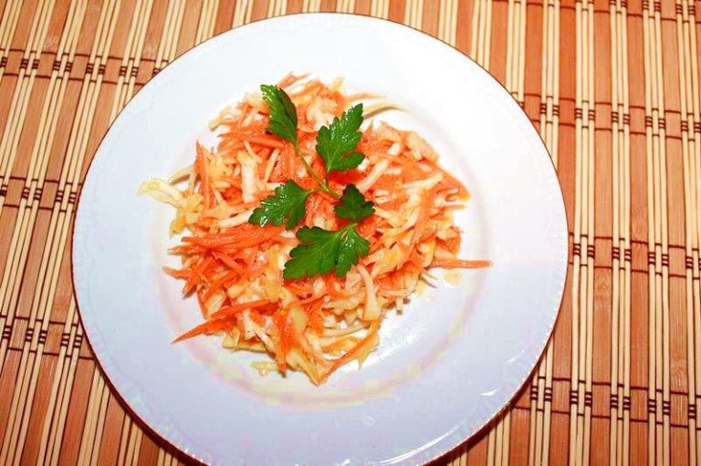 Салат из корейской моркови и белокочанной капусты