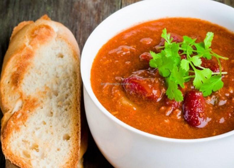 Острый испанский суп с колбасками