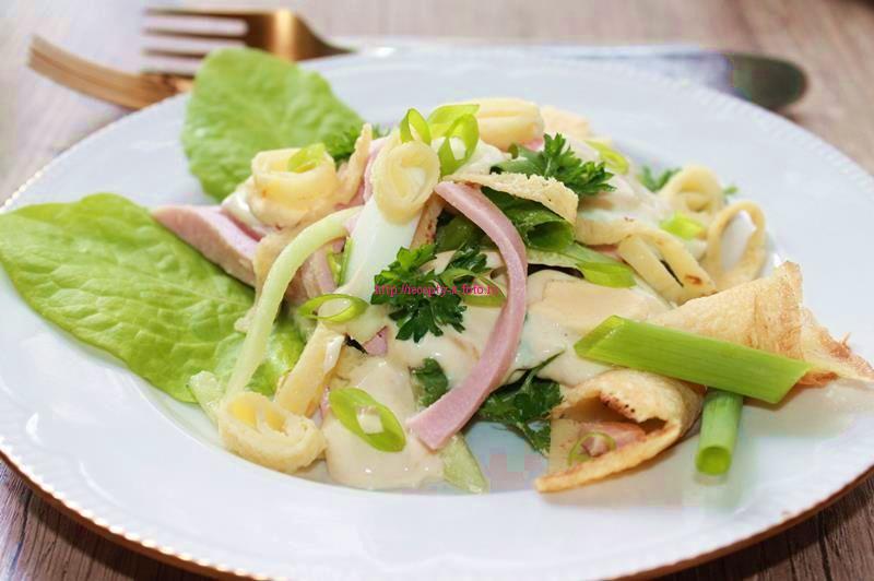 Салат с блинами