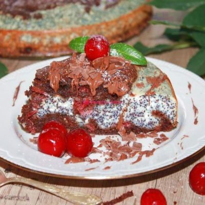 Шоколадный пирог с вишней