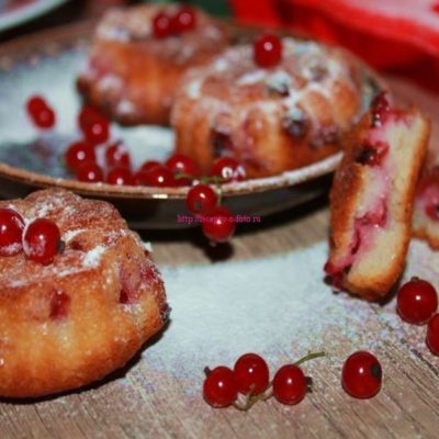 Маффины с красной смородиной