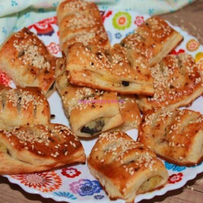 Слоеные пирожки с картошкой