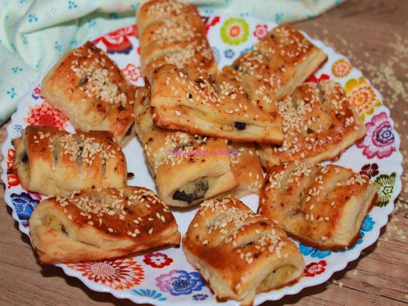 Слоеные пирожки с картошкой