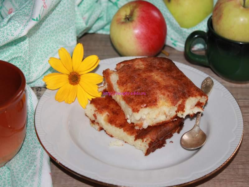 Творожно яблочная запеканка