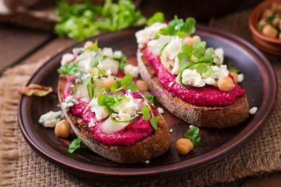 Брускетта со свеклой