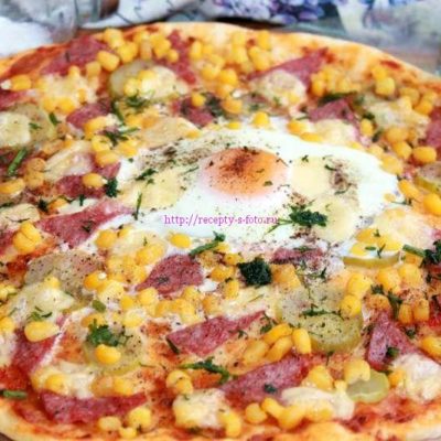 Пицца с яйцом и сыром