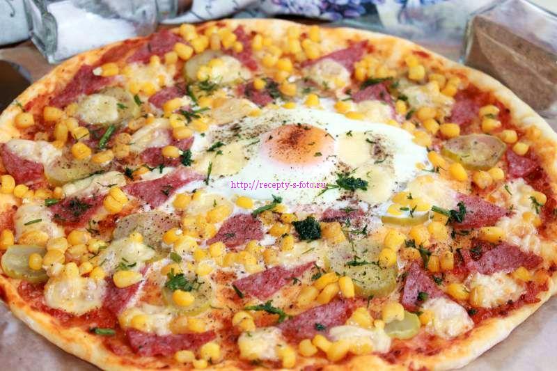 Пицца с яйцом и сыром