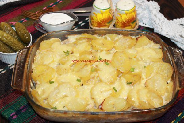 Картошка с фаршем и помидорами в духовке