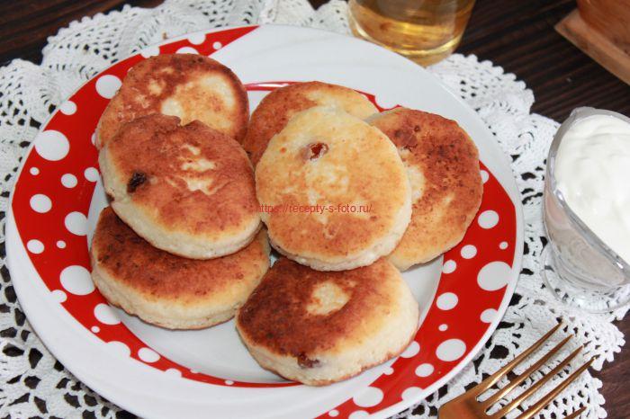 Сырники из творога с изюмом