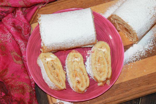 Рулет с абрикосовым джемом