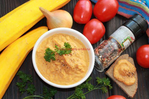 Кабачковая икра с помидорами