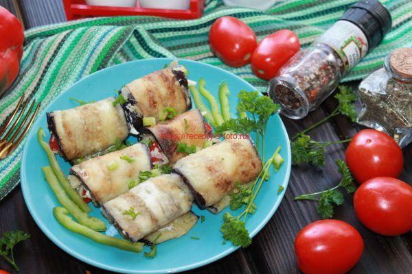 Рулетики из баклажанов с помидорами