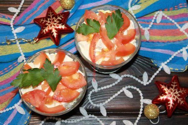 Салат с курицей и маринованным луком