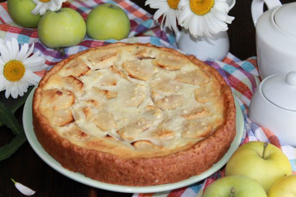 готовый пирог с творогом и яблоками
