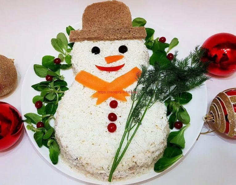 салат в форме снеговика